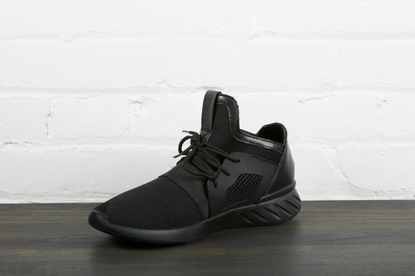 Right Foot All Black Sneaker - santo-18.test